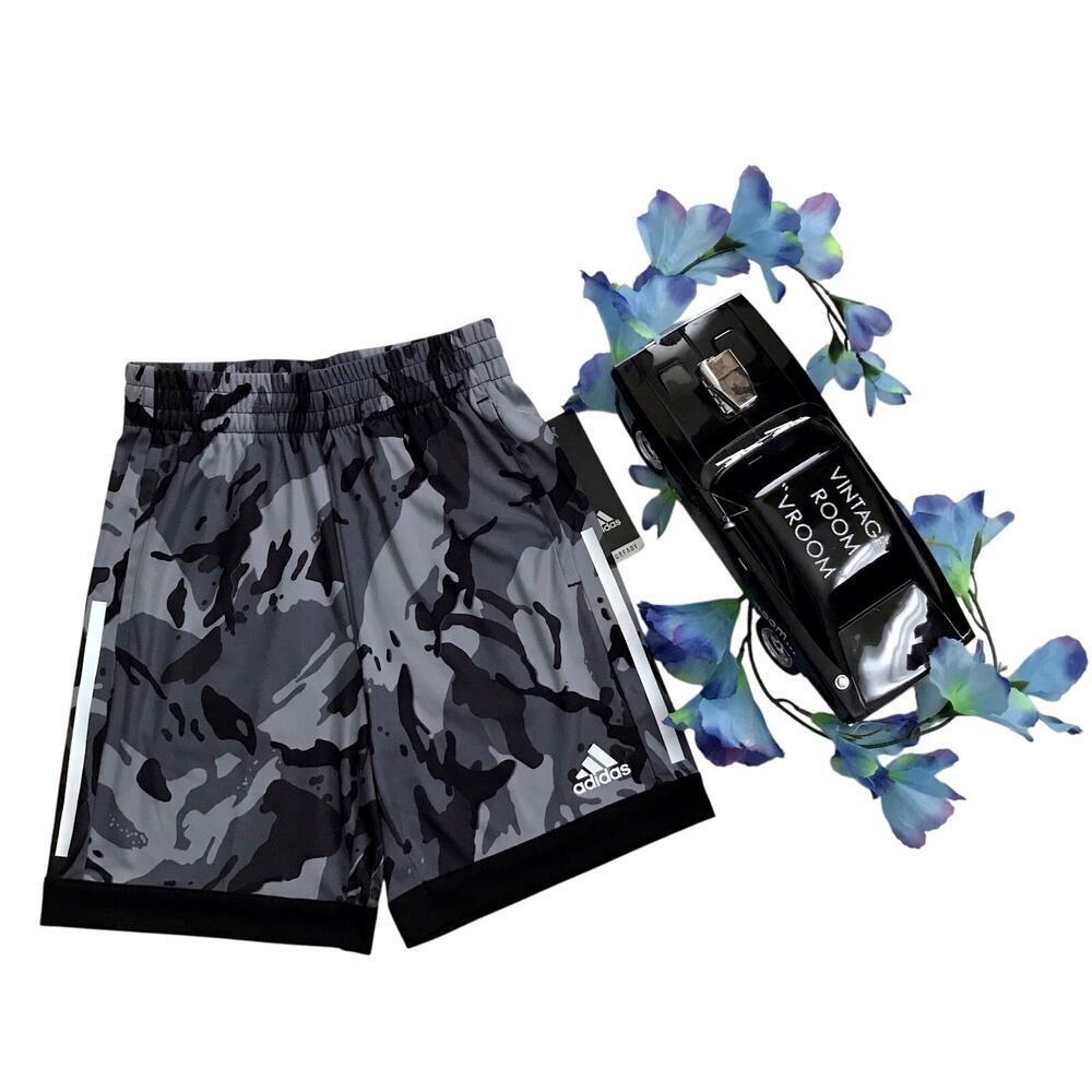 Adidas NWT Grey Camo Performance Shorts Boys S (8)